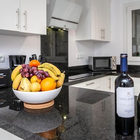 Puerto Banus Finest 2-Bdrm Apt - 50 Metres To Beach Marbella Bagian luar foto