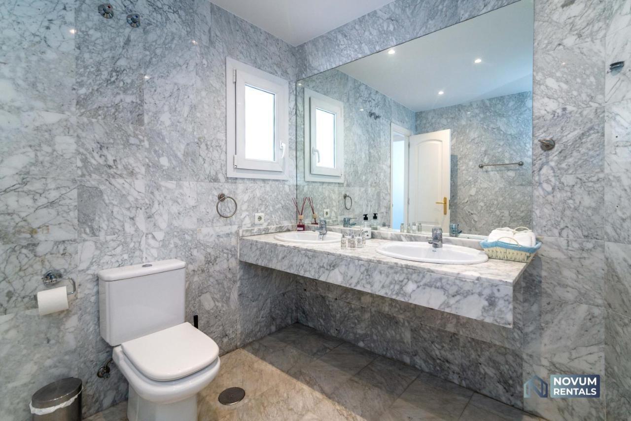 Puerto Banus Finest 2-Bdrm Apt - 50 Metres To Beach Marbella Bagian luar foto