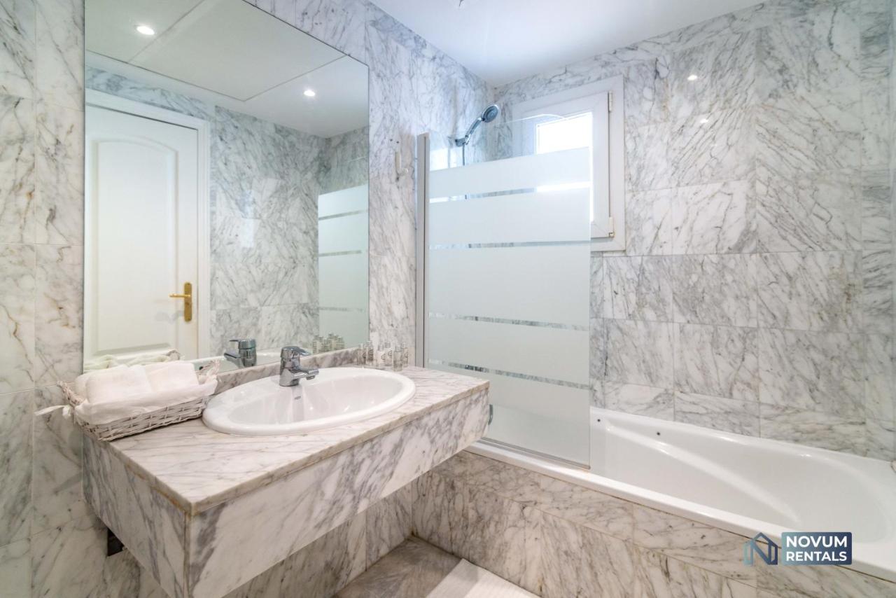 Puerto Banus Finest 2-Bdrm Apt - 50 Metres To Beach Marbella Bagian luar foto